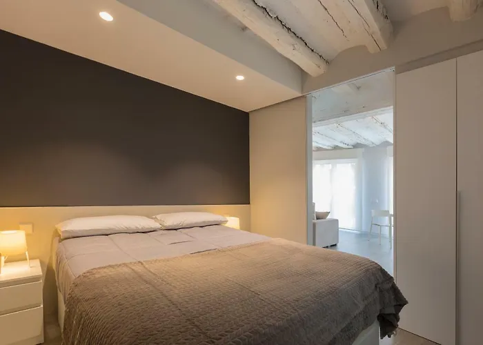 Apartamentos Turisticos - Papel Armado - Calle Caldereros 33